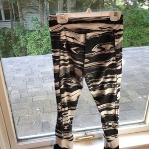 SO Black tie dye leggings